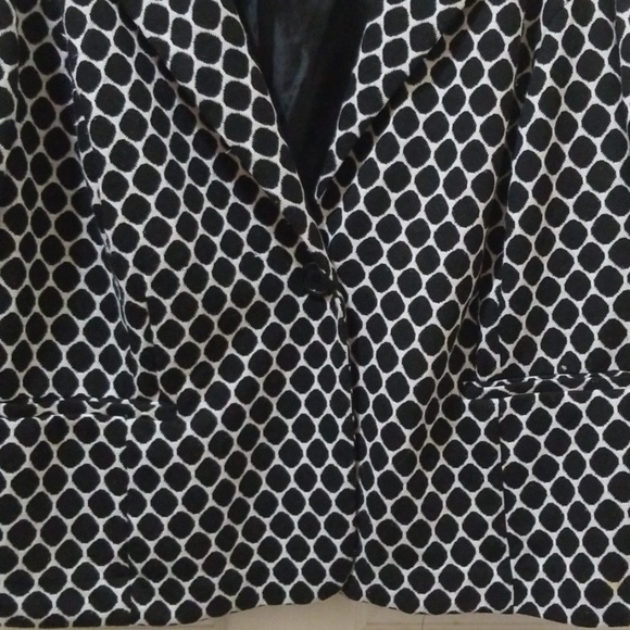 Black and white fitted plus size jacket - Picture 3 of 3